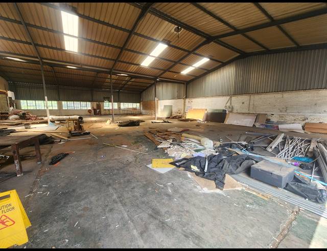 5,500M² WAREHOUSE FOR SALE IN WADEVILLE